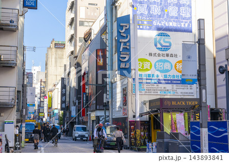大阪ミナミ　朝の宗右衛門町 143893841