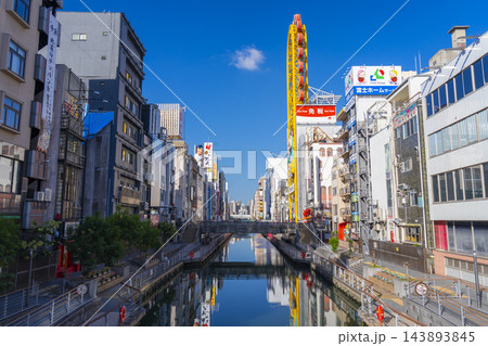 大阪　道頓堀　朝の道頓堀川の風景 143893845