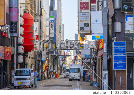 大阪ミナミ　朝の宗右衛門町 143893868