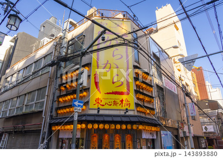 大阪ミナミ　朝の宗右衛門町　からから 143893880