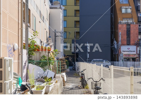 大阪ミナミ 朝の東心斎橋 路地裏 大阪ミナミ 朝の東心斎橋 路地裏 143893898