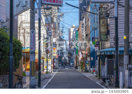 大阪ミナミ　朝の宗右衛門町 143893905