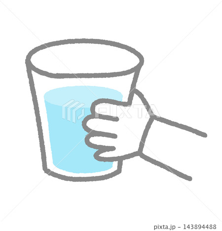 水の入ったコップを手で持つイラスト 143894488