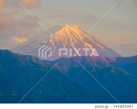 高尾山から見る朝焼けの羊蹄山 高尾山から見る朝焼けの羊蹄山 143895087