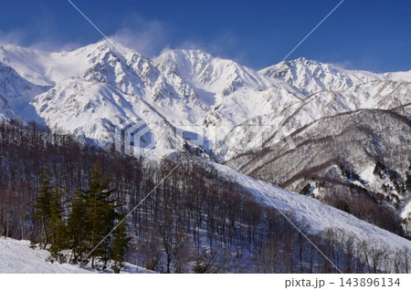 八方尾根から望む白馬の峰々 143896134