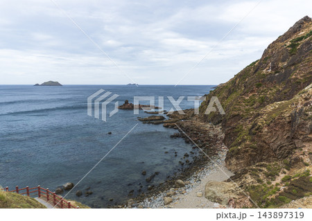 Panoramic view of coastal cliffs, ocean waves, and walking path at Eo Gio in Quy Nhon, Vietnam. 143897319