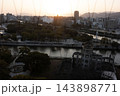 夕日が黄金色に染める、原爆ドームと元安川の美しい夕景 143898771