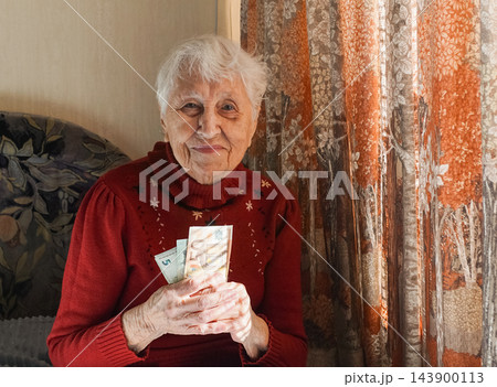 Gray hair senior woman with euro cash Gray hair senior woman with euro cash 143900113