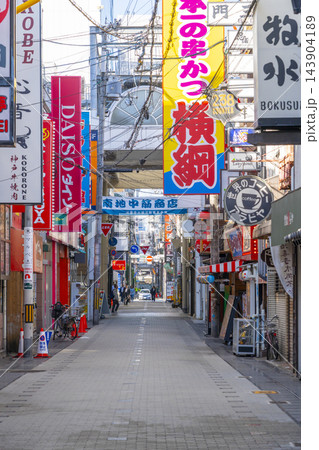 大阪なんば　南地中筋商店街（法善寺水掛不動尊表参道） 143904189