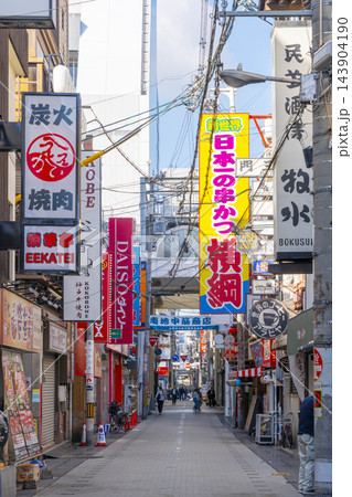 大阪なんば 南地中筋商店街(法善寺水掛不動尊表参道) 大阪なんば 南地中筋商店街(法善寺水掛不動尊表参道) 143904190