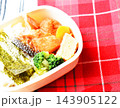 サケと卵焼きのお弁当　アスタキサンチン、タンパク質たっぷりの手作りお弁当 143905122