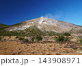 磐梯吾妻スカイラインの紅葉狩り　浄土平湿原より一切経山を望む晩秋の風景 143908971