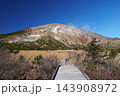 磐梯吾妻スカイラインの紅葉狩り　浄土平湿原より一切経山を望む晩秋の風景 143908972