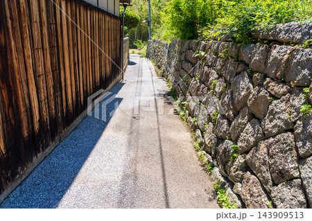 【重要伝統的建造物群保存地区】笠島 初夏の風景 石垣と路地2 香川県丸亀市本島 【重要伝統的建造物群保存地区】笠島 初夏の風景 石垣と路地2 香川県丸亀市本島 143909513
