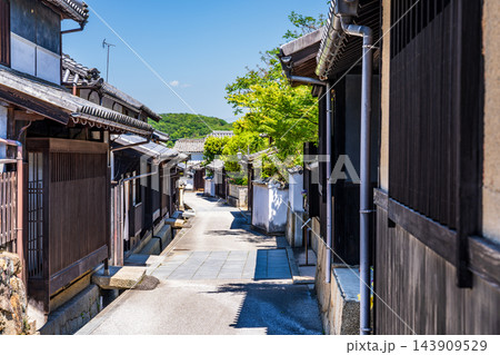 【重要伝統的建造物群保存地区】笠島　初夏の東小路の風景7　香川県丸亀市本島 143909529