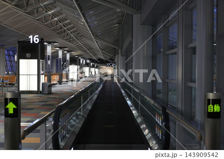 動く歩道 143909542