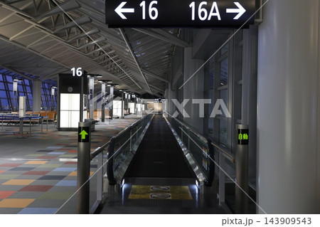 動く歩道 143909543