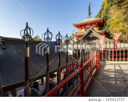 錫杖が並ぶ朝護孫子寺の風景 143912757