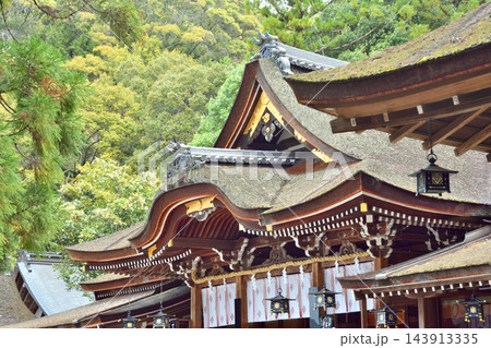 大神神社の拝殿 143913335