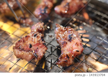 黒毛和牛焼肉（中落ちカルビ） 143913704