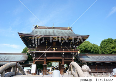 真清田神社　太鼓橋越しに見る楼門3 143913882