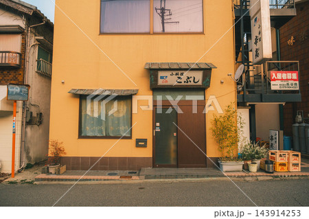 [有馬温泉]朝日の光が優しく包み込む！関西を代表する有名温泉街の風景 143914253