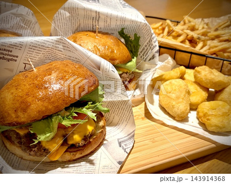 美味しそうなハンバーガー 143914368