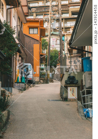 [有馬温泉]朝日の光が優しく包み込む！関西を代表する有名温泉街の風景 143914458