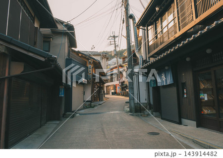 [有馬温泉]朝日の光が優しく包み込む！関西を代表する有名温泉街の風景 143914482