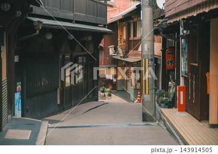 [有馬温泉]朝日の光が優しく包み込む！関西を代表する有名温泉街の風景 143914505