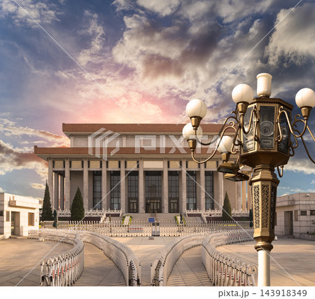 Mausoleum of Mao Zedong and street lamp (against the sunset), Tiananmen Square, Beijing, China 143918349