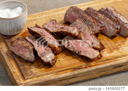 freshly grilled sliced juicy steak 143920277