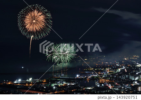 夏の夜空を彩る花火 <焼津海上花火2026> 夏の夜空を彩る花火 <焼津海上花火2026> 143920751