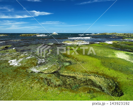 石見畳ヶ浦の美しい海と空 石見畳ヶ浦の美しい海と空 143923192