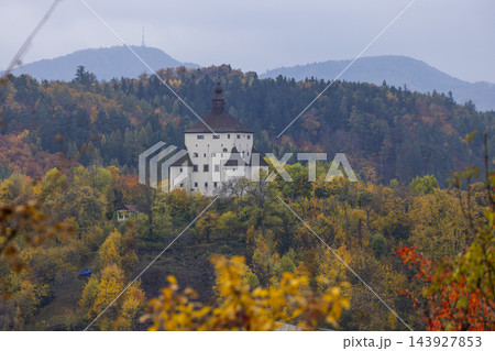 New Castle overlooking autumn woodland in Banska Stiavnica, Slovakia New Castle overlooking autumn woodland in Banska Stiavnica, Slovakia 143927853