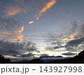 信州 御嶽山と夕焼け空 143927998