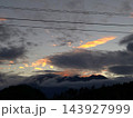 信州 御嶽山と夕焼け空 143927999