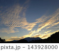信州 御嶽山と夕焼け空 143928000
