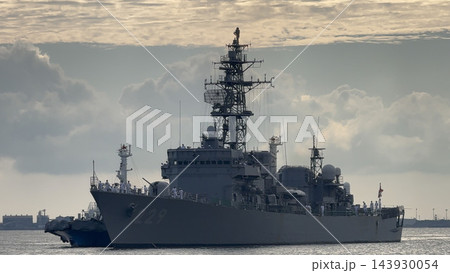 入港してきた護衛艦 143930054
