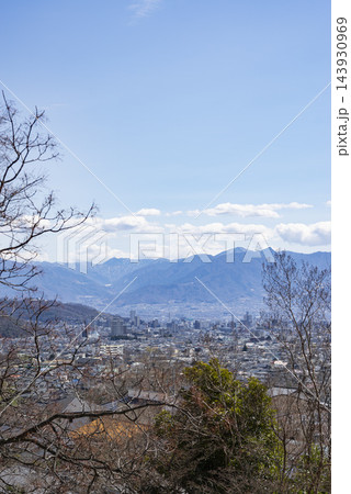 山梨県甲斐市から望む甲府市の街並み 山梨県甲斐市から望む甲府市の街並み 143930969