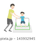 体操教室で鉄棒を教えてもらう男の子 143932945