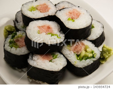 ネギトロ巻き、手料理、妻の手料理、家庭の味、我が家の味、愛情料理、夕食、晩御飯、家庭の食卓 143934724