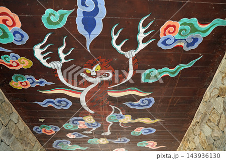 韓国の世界遺産・公山城の錦西楼天井に描かれた虎の伝統壁画 韓国の世界遺産・公山城の錦西楼天井に描かれた虎の伝統壁画 143936130