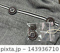 ニット衣類に付属する替えボタン 143936710