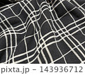 黒地に白いチェック柄の布生地 143936712