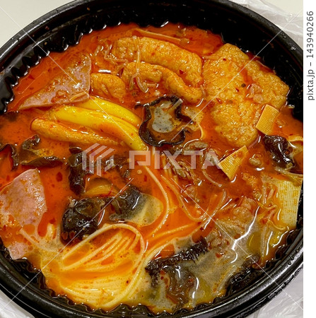 Malatang, a flavorful Chinese street food featuring a spicy and numbing Sichuan broth filled with customizable ingredients like meat, seafood, vegetables, and tofu. A warm and bold culinary experience 143940266