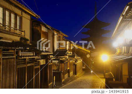 八坂の塔・五重塔・夜明け前（京都・東山区） 143941915