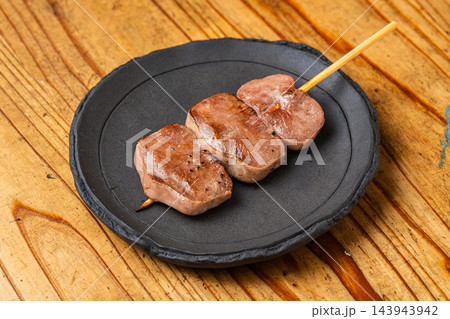 旨味が詰まったジューシーな豚の舌「タン串(焼きとん)」 旨味が詰まったジューシーな豚の舌「タン串(焼きとん)」 143943942