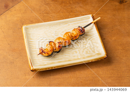 香ばしく焼き上げられたお香ばしく焼き上げられたお酒が進む「鰻の串焼き（酒が進む「鰻の串焼き（鰻串）」 143944069