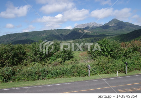 鬼女台展望休憩所からの大山と鳥ヶ山 横位置 鬼女台展望休憩所からの大山と鳥ヶ山 横位置 143945854